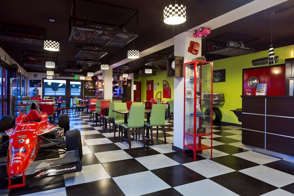 Hotel Enzo Hotels Pont a Mousson BY Kyriad Direct 41/52