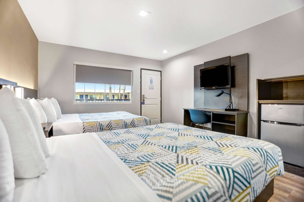 Motel6 San Diego, CA - Airport - Harbor 21/56