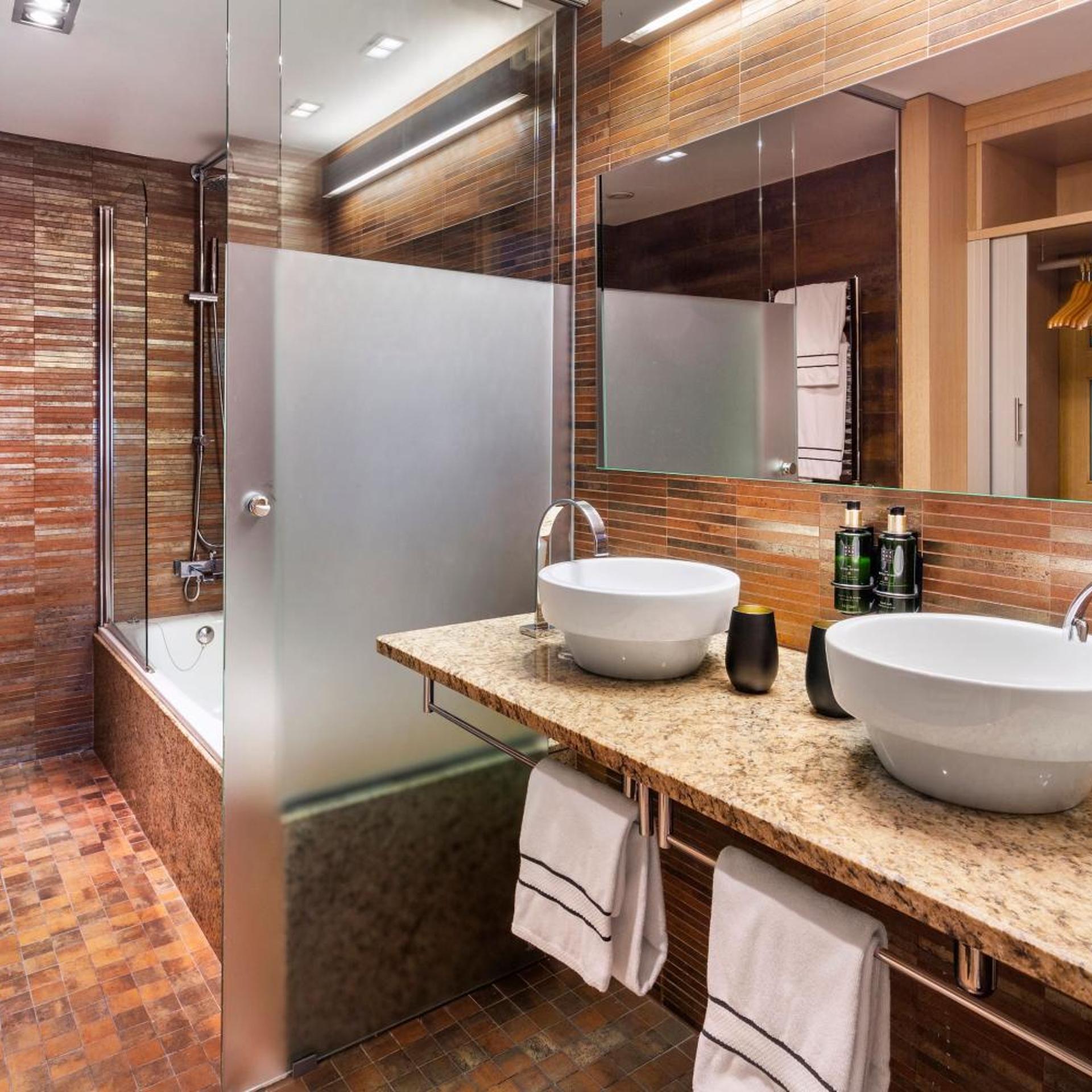 Junior Suite, Panoramic View, Melia Madrid Princesa Hotel 4/4