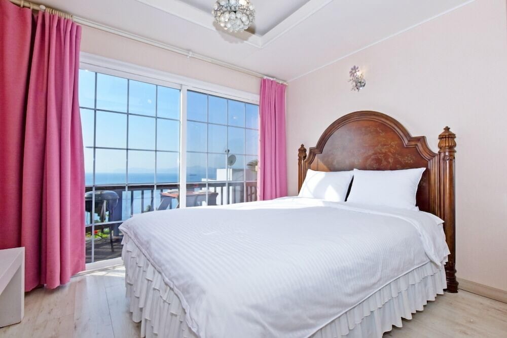 Red, Double Bed, Ocean View