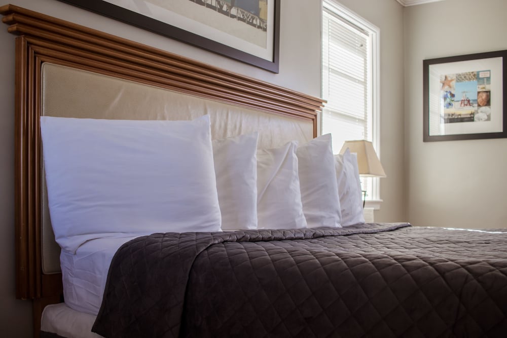 Riptide Oceanfront Hotel 32/72