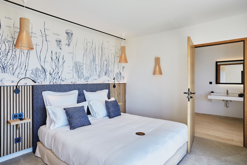 Design, Queen Bed, Sea View, Accessible