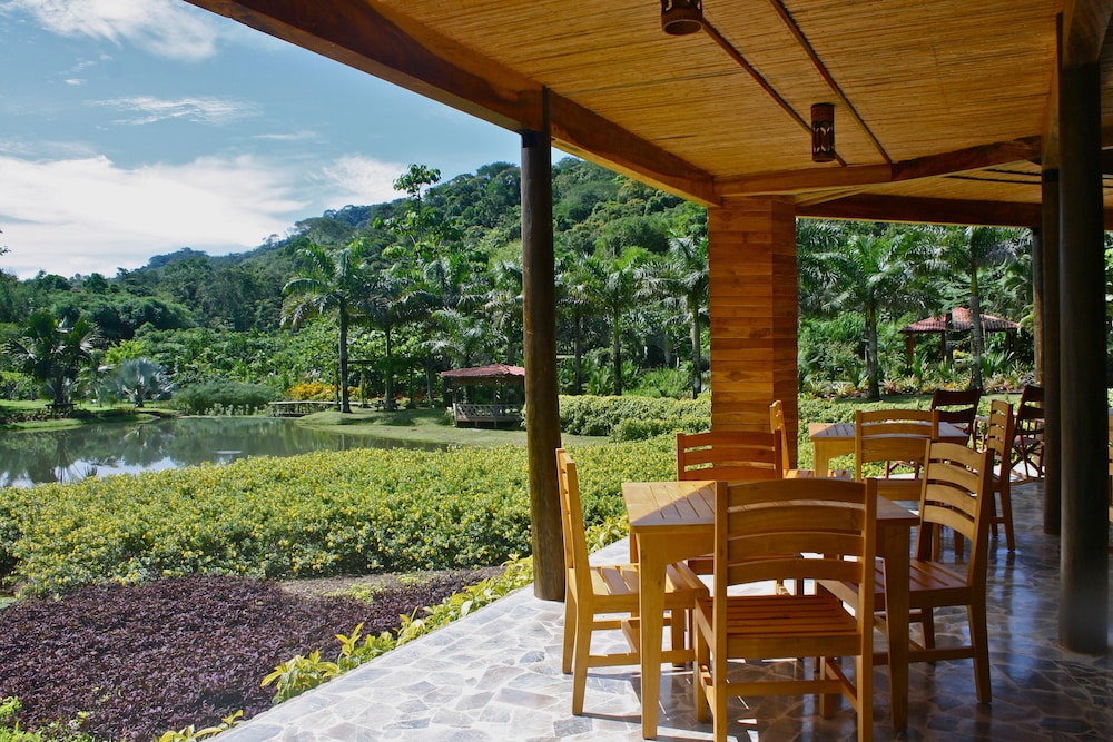Macaw Lodge 50/64