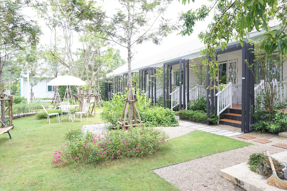 The White Village Ranong Resort 21/22