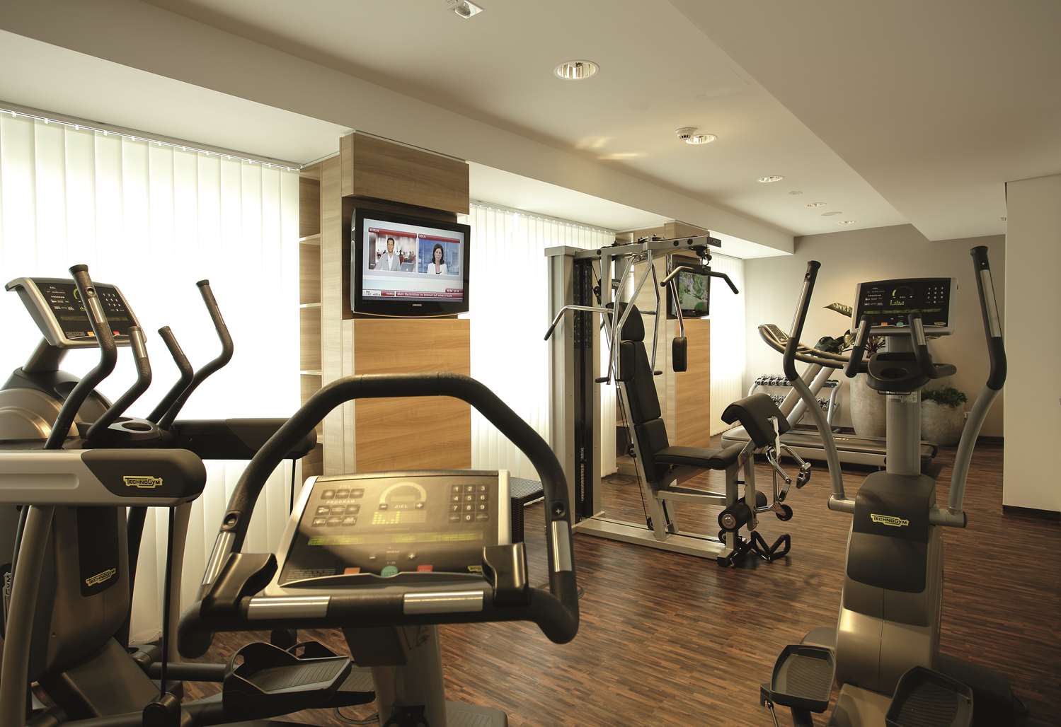 Hotel Berlin Alexanderplatz by Leonardo Hotels 6/16