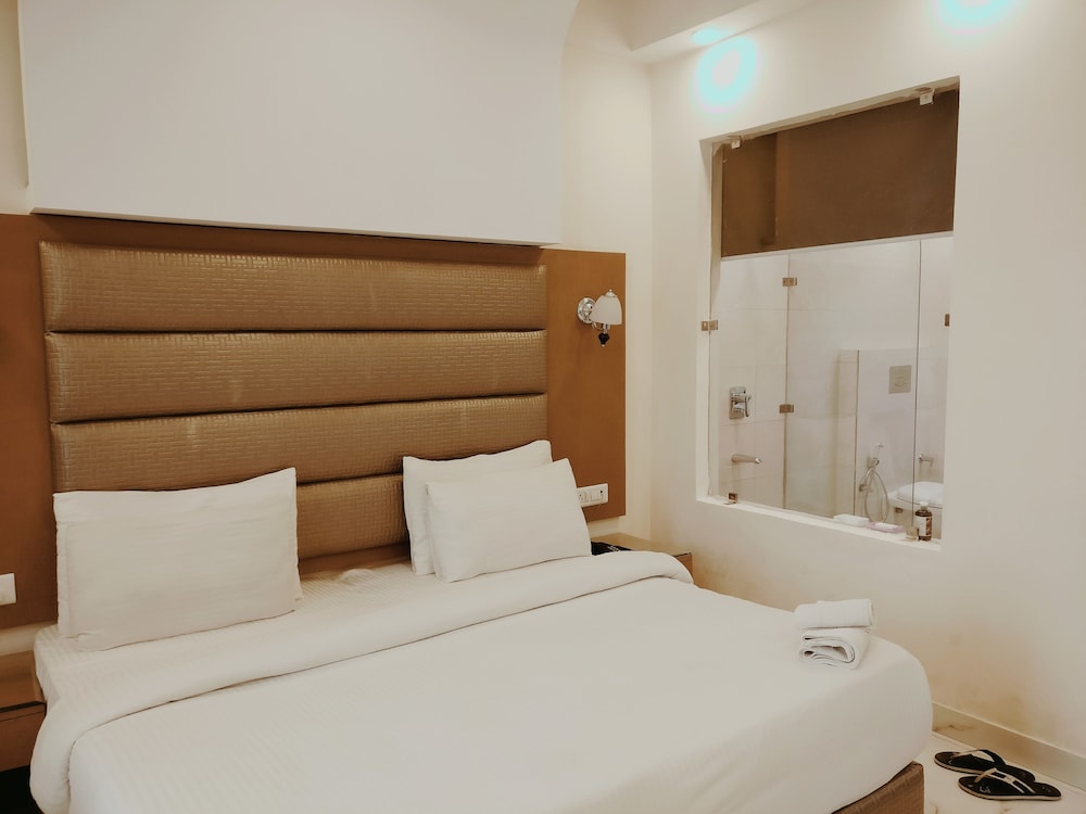 CLUB, SUITE