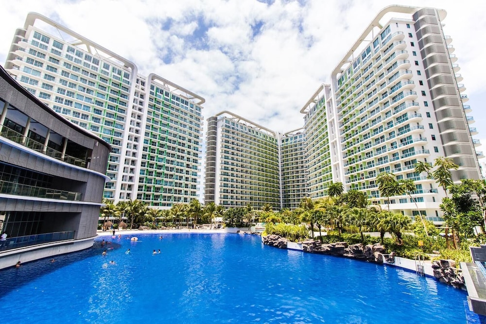 Azure Urban Resort By Adam's Crib 5/50
