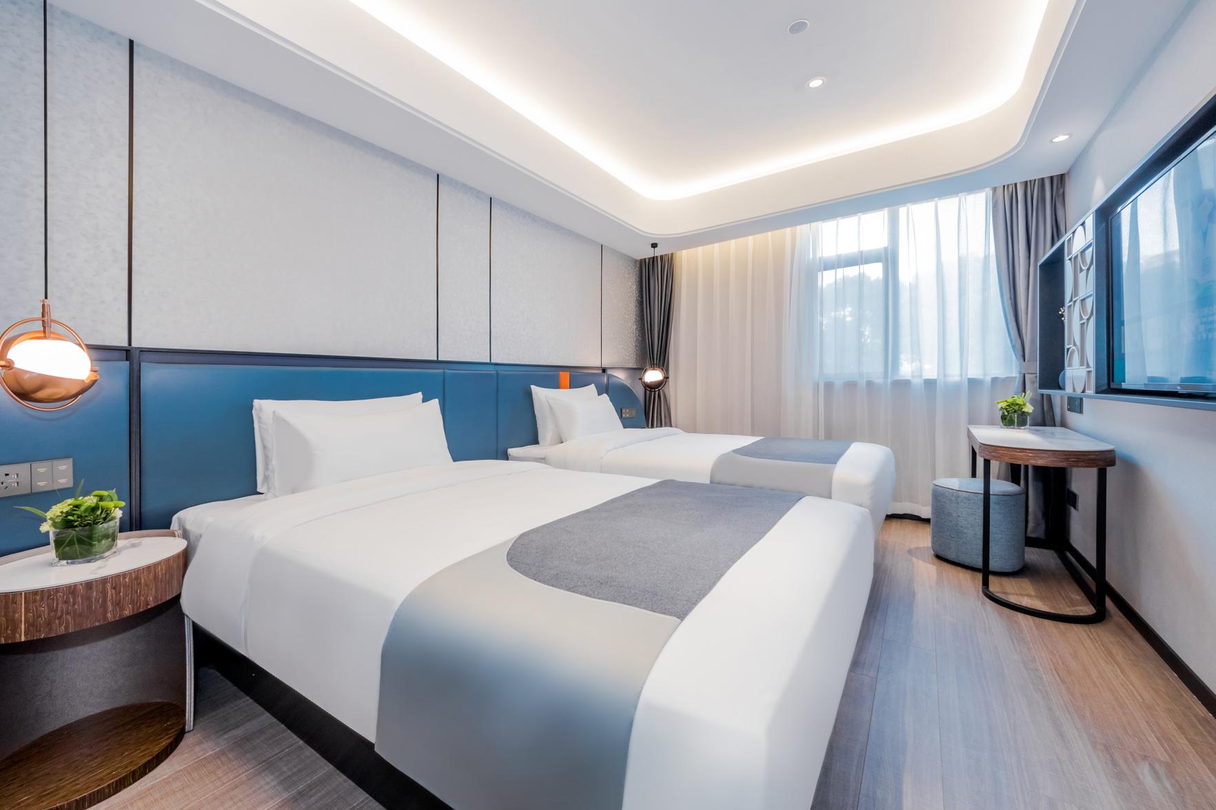 Heyi Twin Bed Room