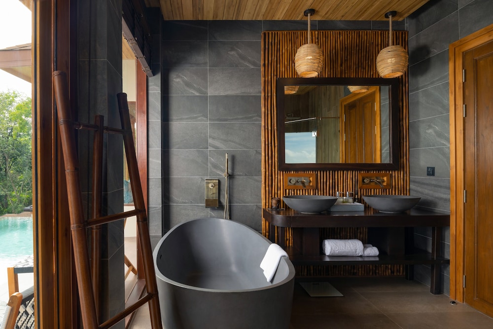 Sinae Phuket Luxury Hotel 78/78