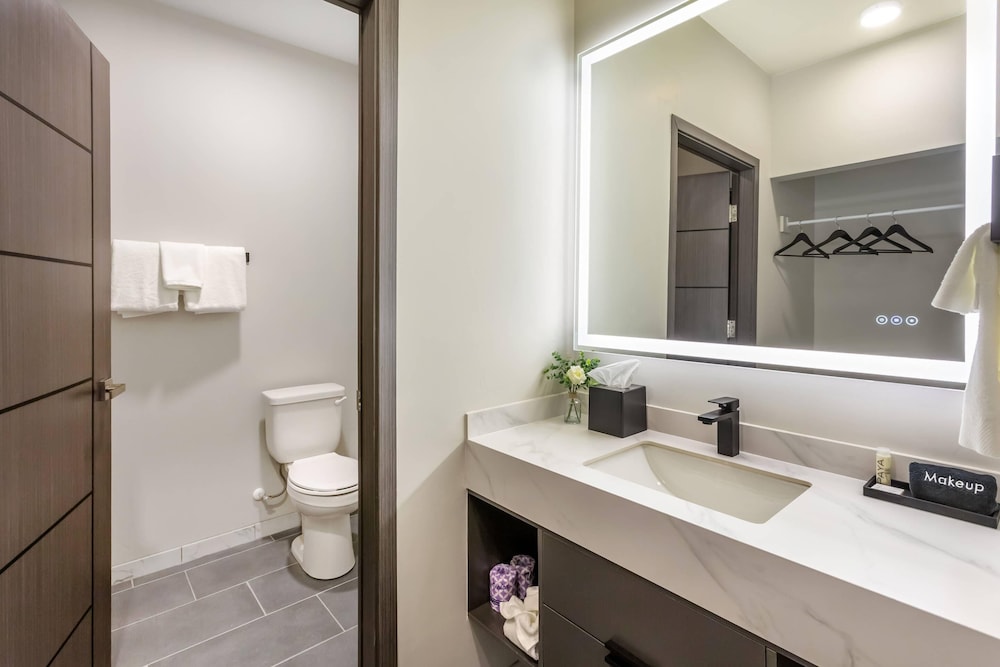 The Valor, Ascend Hotel Collection 49/55
