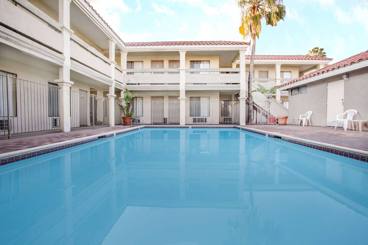 Travelodge by Wyndham Costa Mesa Newport Beach Hacienda 6/25