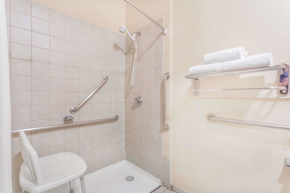 Hawthorn Suites by Wyndham Las Vegas/Henderson 27/28