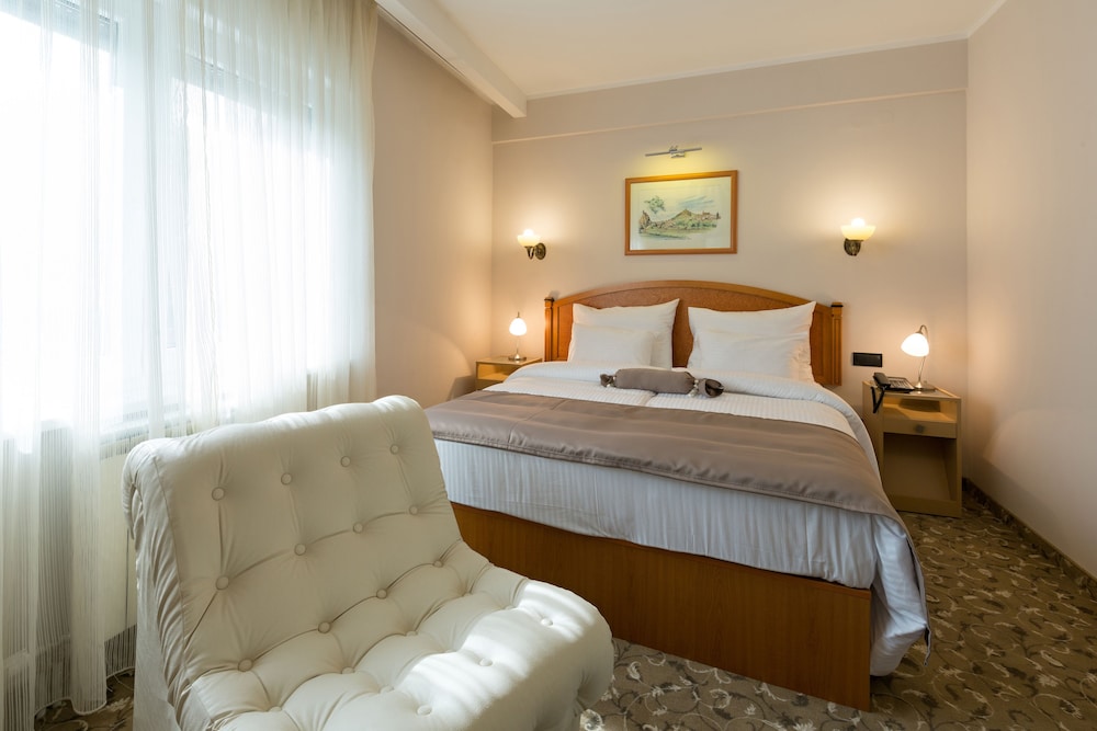 Sterling Hotel 20/49