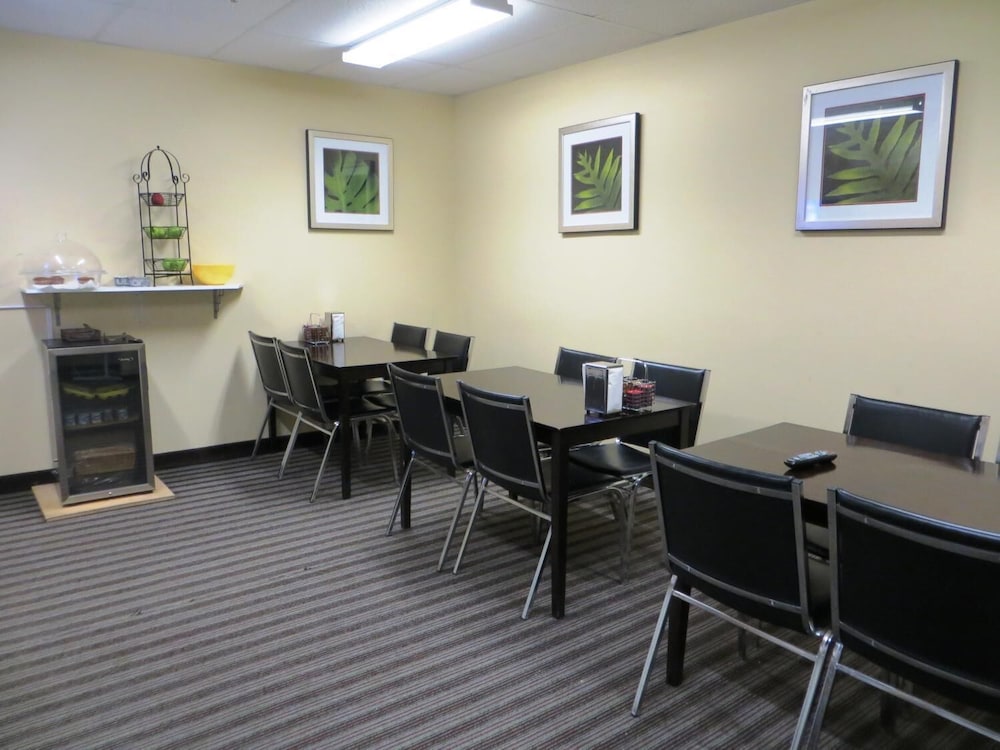 Super 8 By Wyndham Saskatoon Near Downtown 39/46