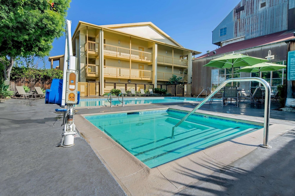 La Quinta Inn & Suites by Wyndham Irvine Spectrum 34/49