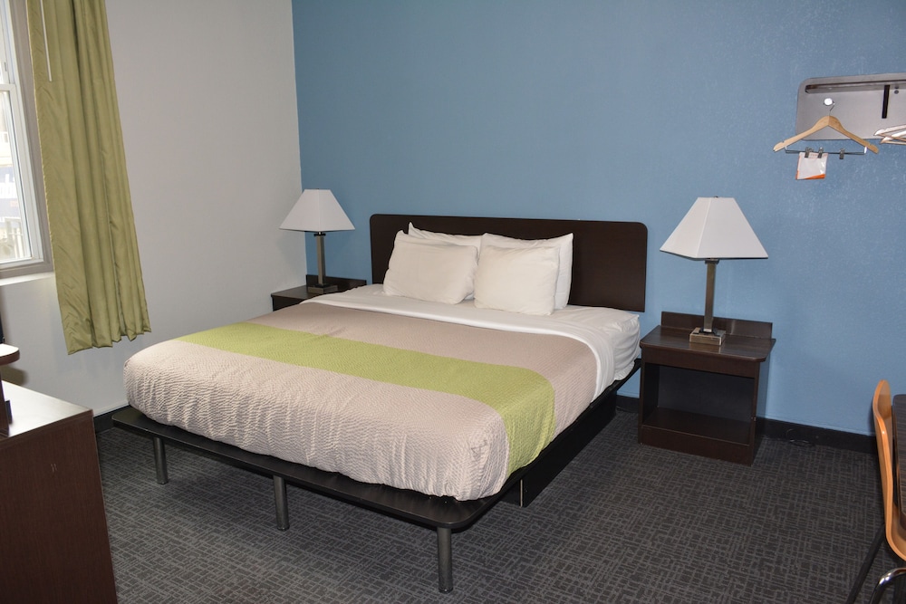 Quality Inn & Suites Kansas City Downtown 17/50