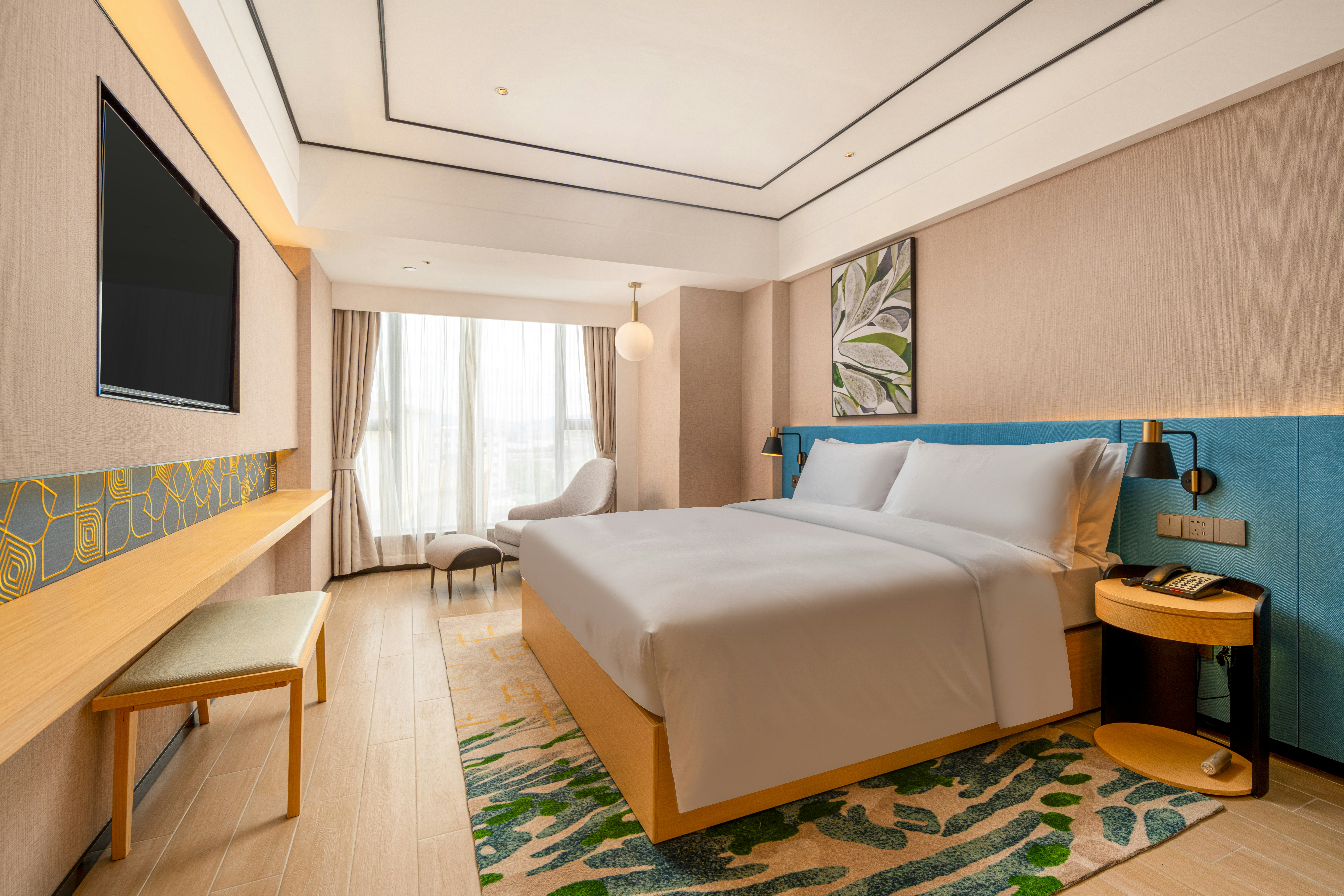 DELUXE, KING BED