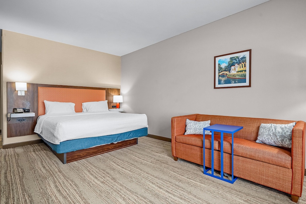 Study, King Bed, Sofa, Hampton Inn & Suites New Braunfels 2/10