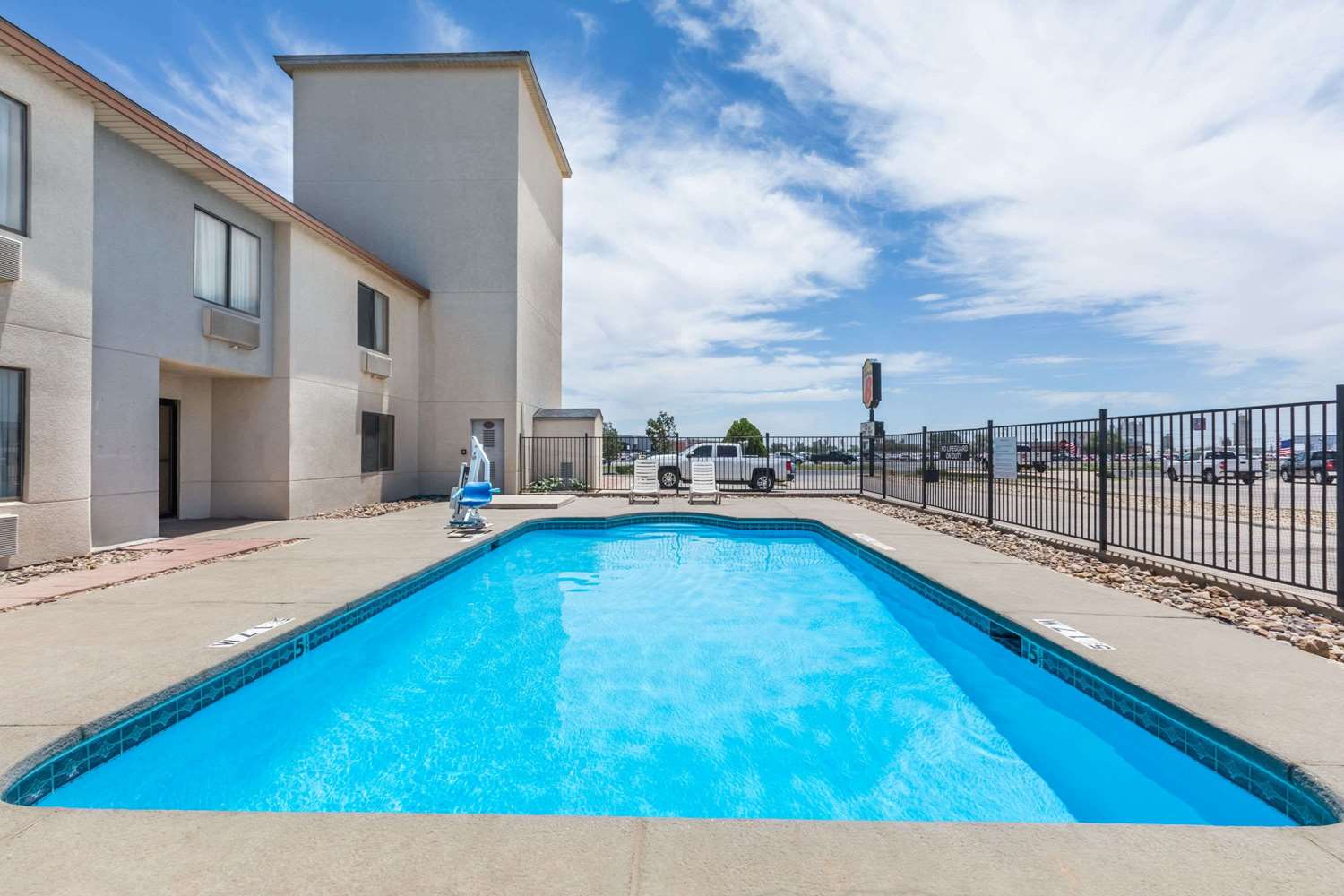 Super 8 by Wyndham Midland 6/8
