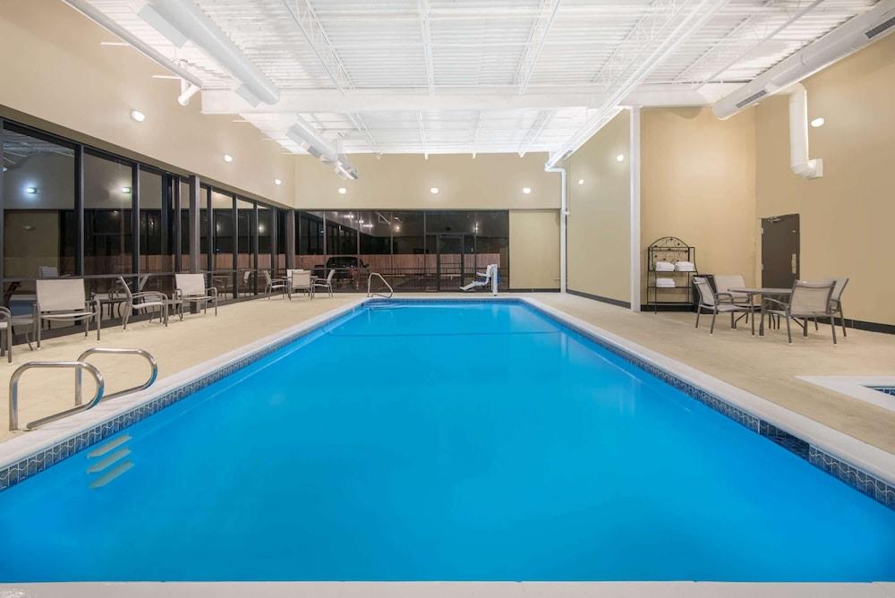 Howard Johnson Texarkana 15/24