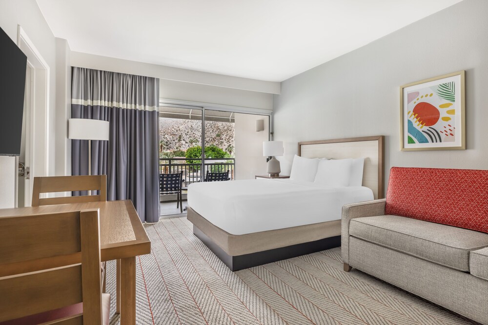 ROOM, QUEEN BED, SOFA