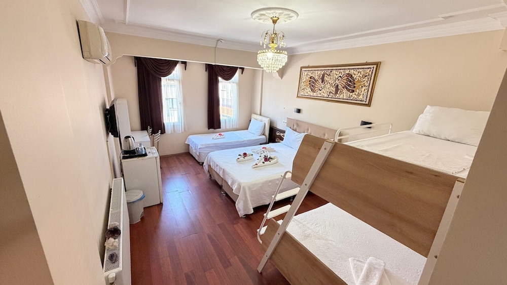 1 Bedroom, Grand, 1 Double and 3 Single Beds, City View, Ephesus Centrum 6/10