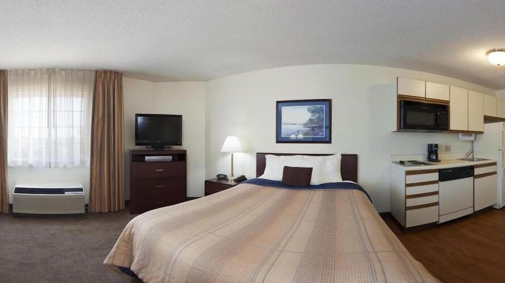 Candlewood Suites Salina 7/49