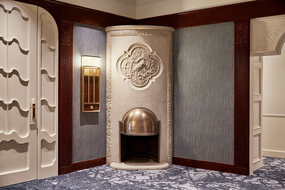 Andaz Prague 8/50