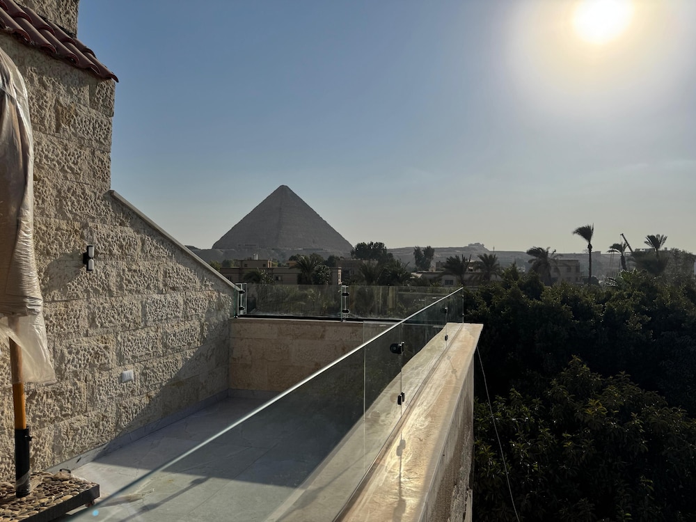 Palacio Pyramids Hotel 56/80