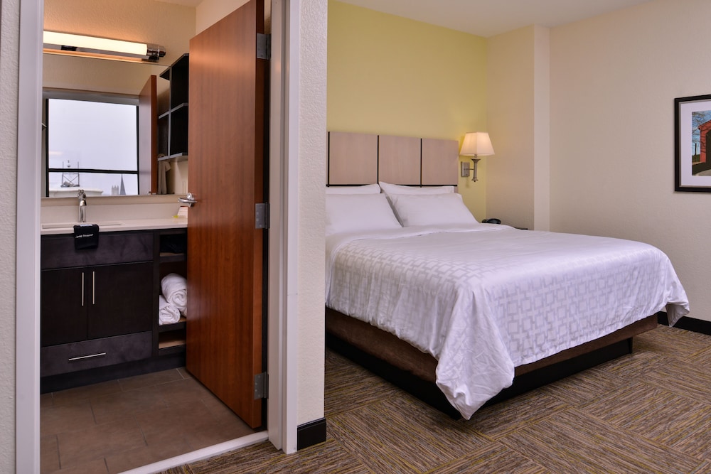 Candlewood Suites Terre Haute 15/49
