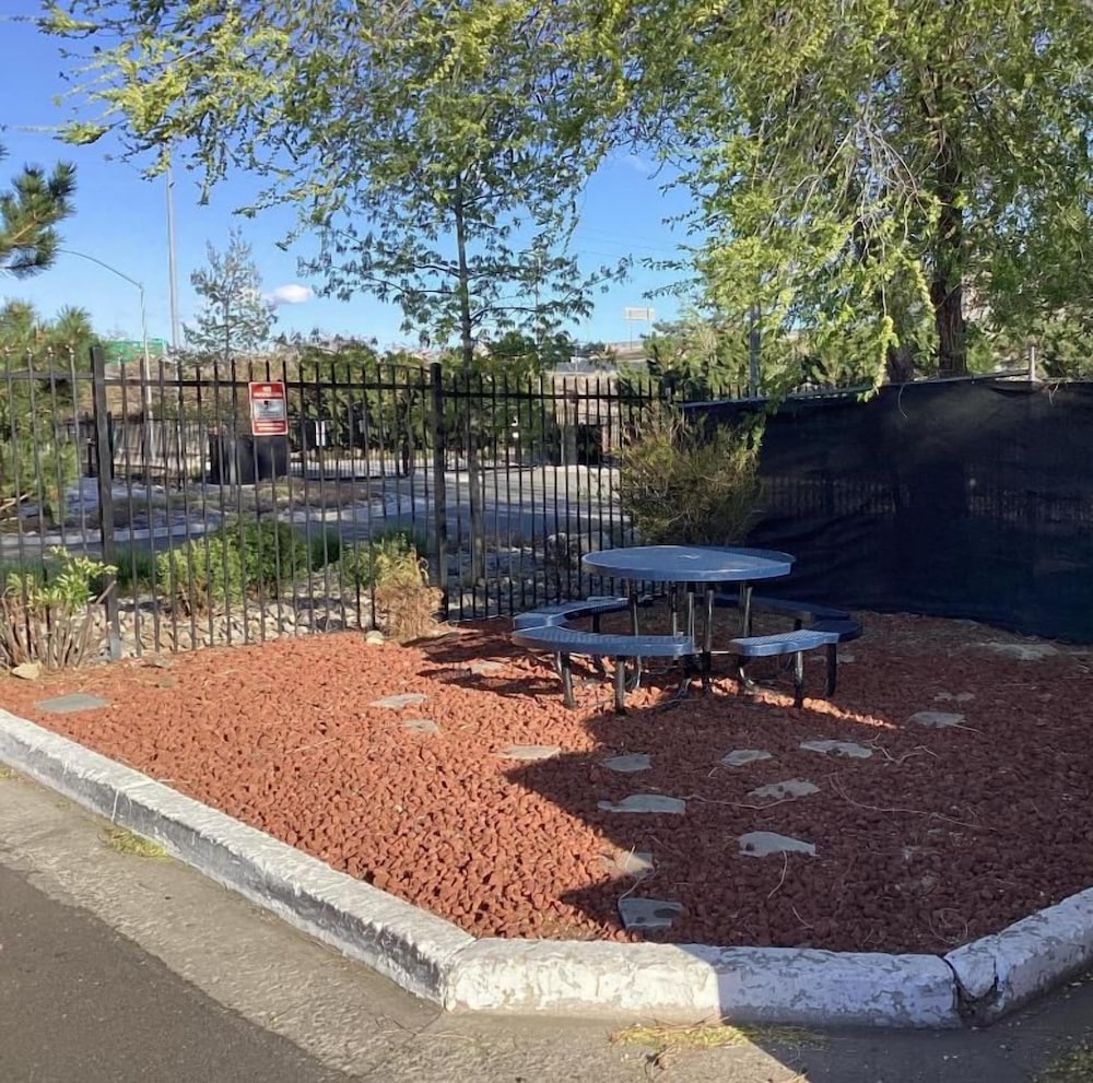 Motel6 Reno, NV - Livestock 35/42