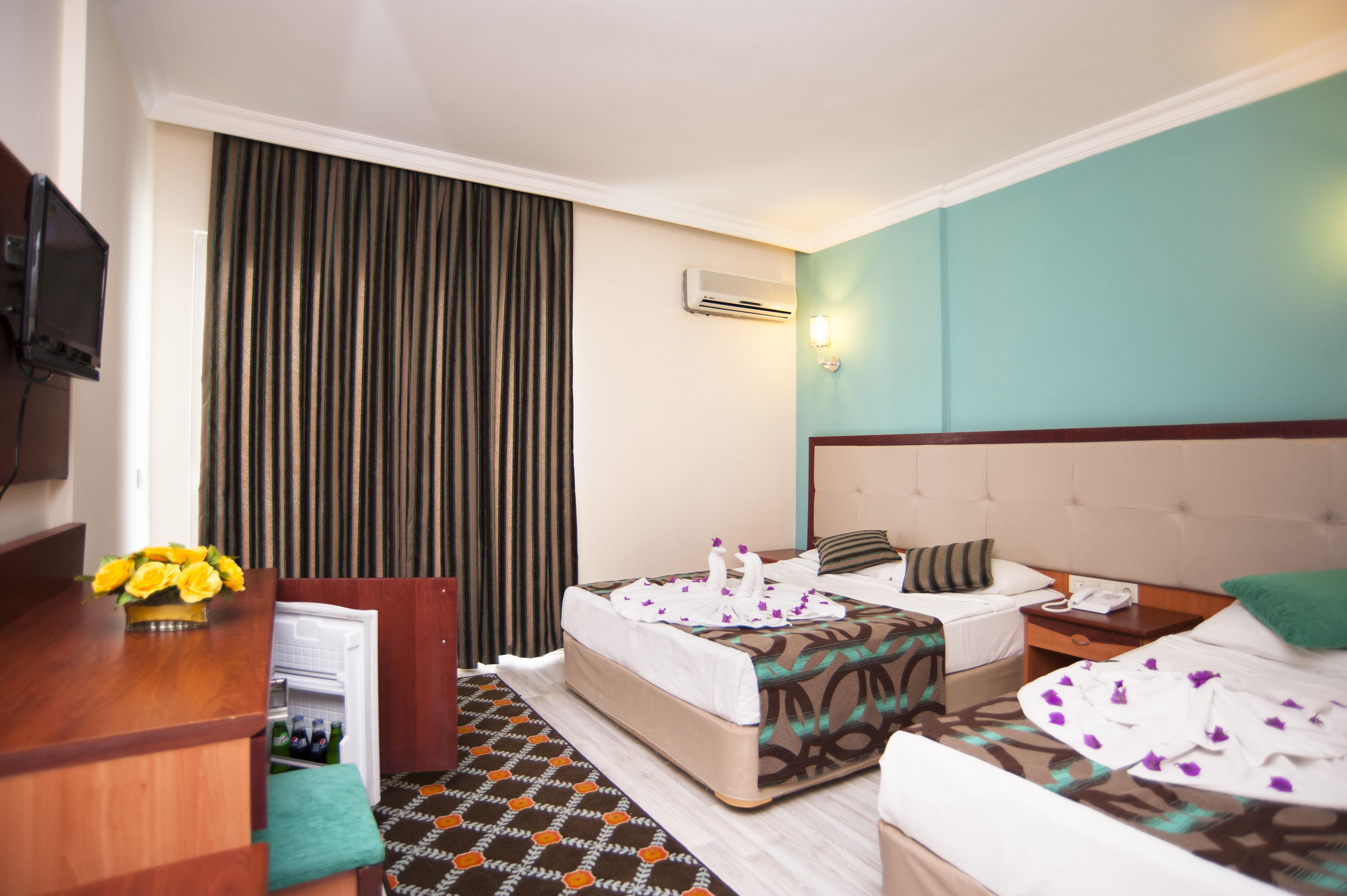 Standard, Double Bed, Side Sea View