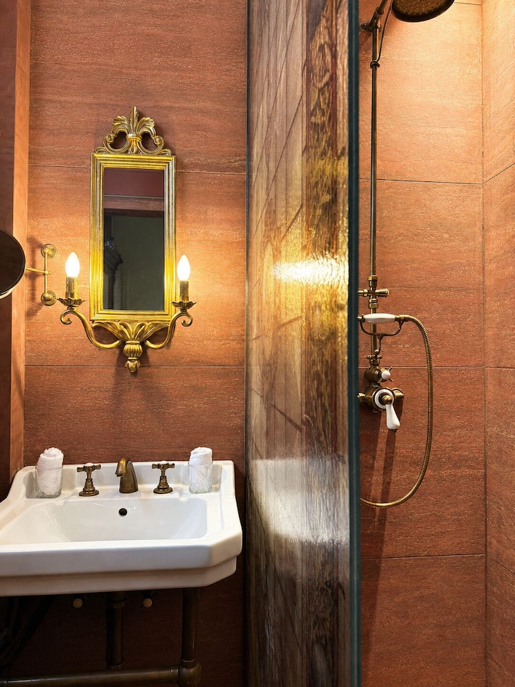 Best Western Residence Cour Saint Georges 54/56