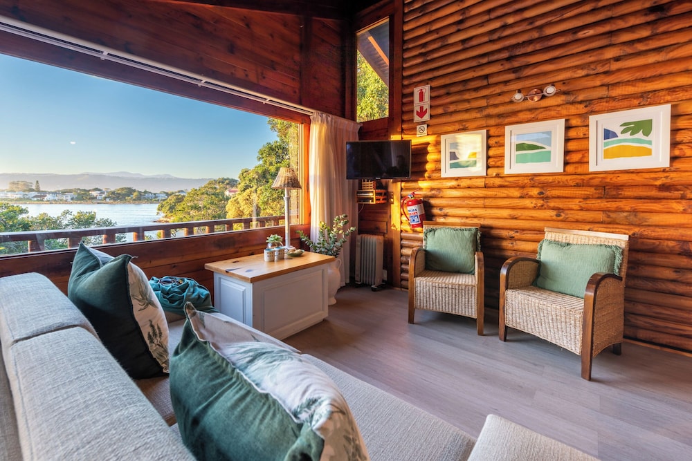 Under Milkwood Resort 26/49