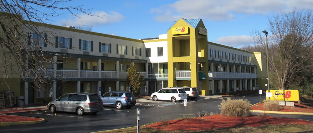 Super 8 by Wyndham New Cumberland 54/64