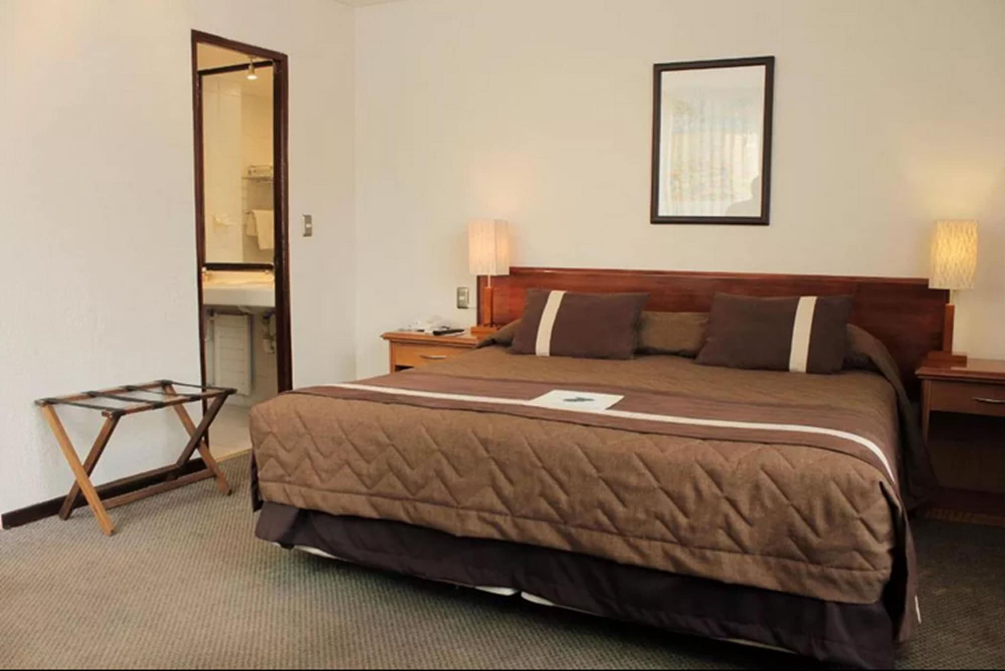 ROOM, DOUBLE BED