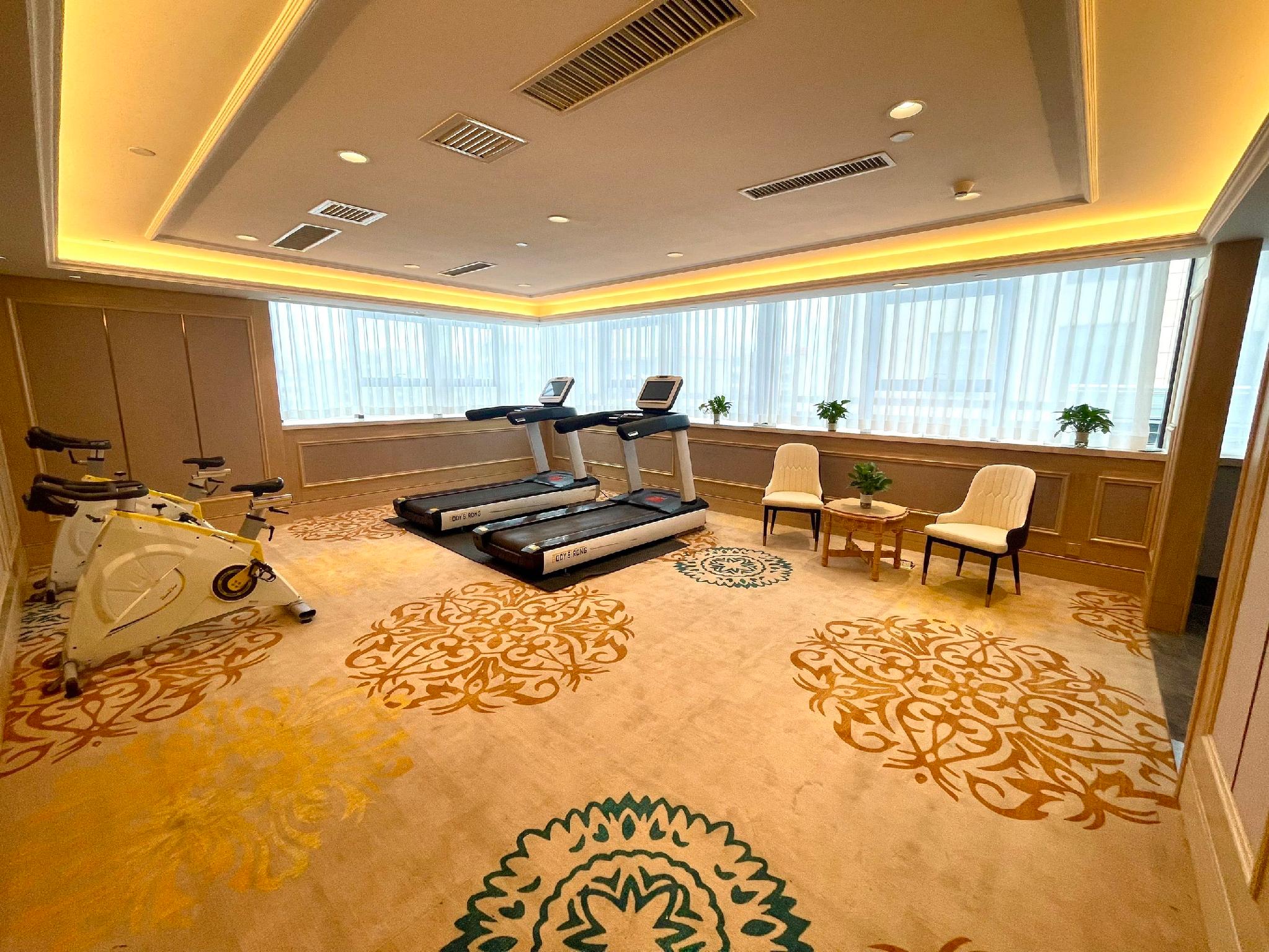 Vienna International Hotel (Urumqi International Airport) 17/27