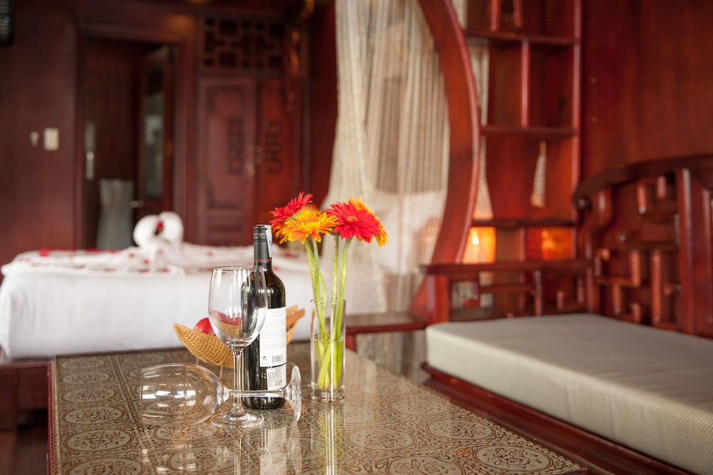 Halong Royal Palace Cruise 29/62