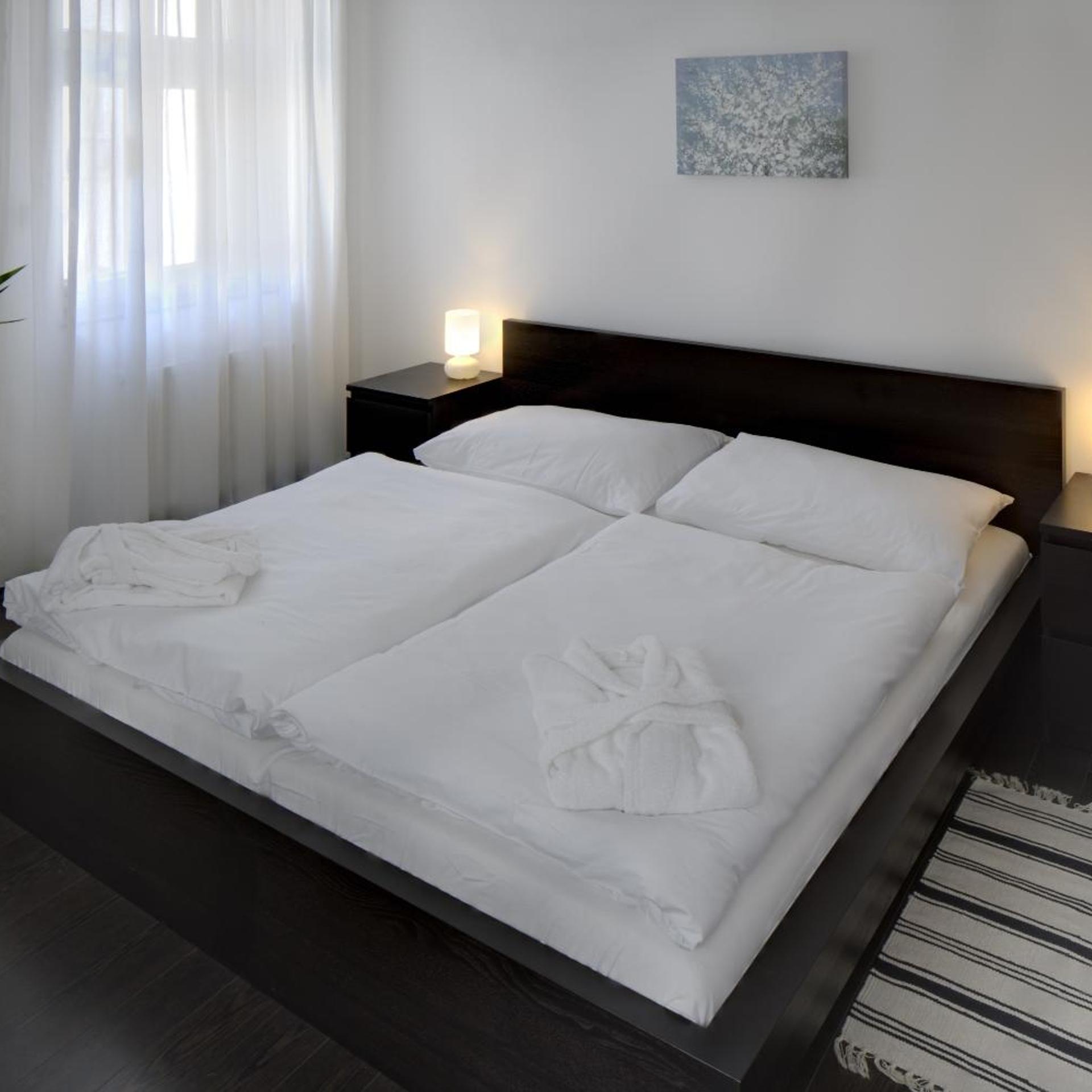 3 Bedrooms, Apartment, Attic