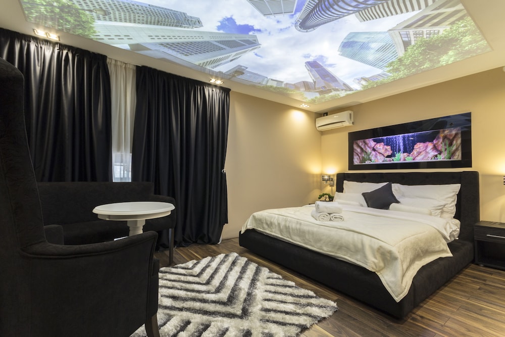 Madison Rooms 5/50