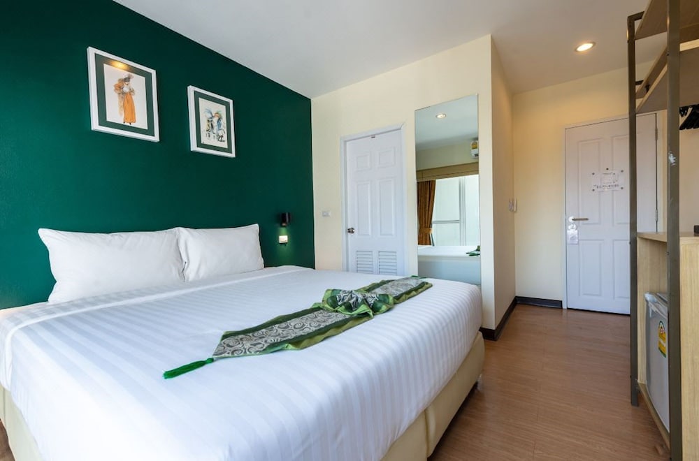 SUPERIOR ROOM