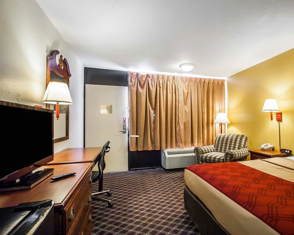 Econo Lodge Dyersburg I-155 14/27