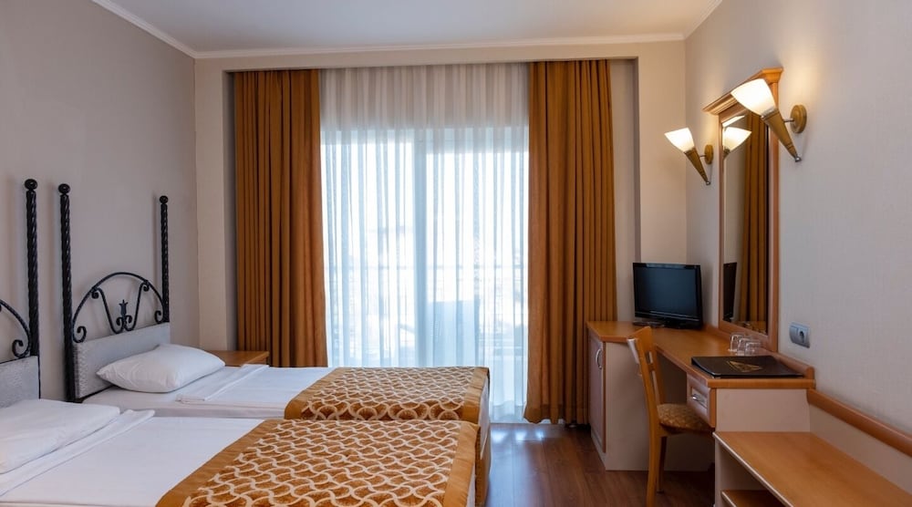 Pine House Hotel 7/50