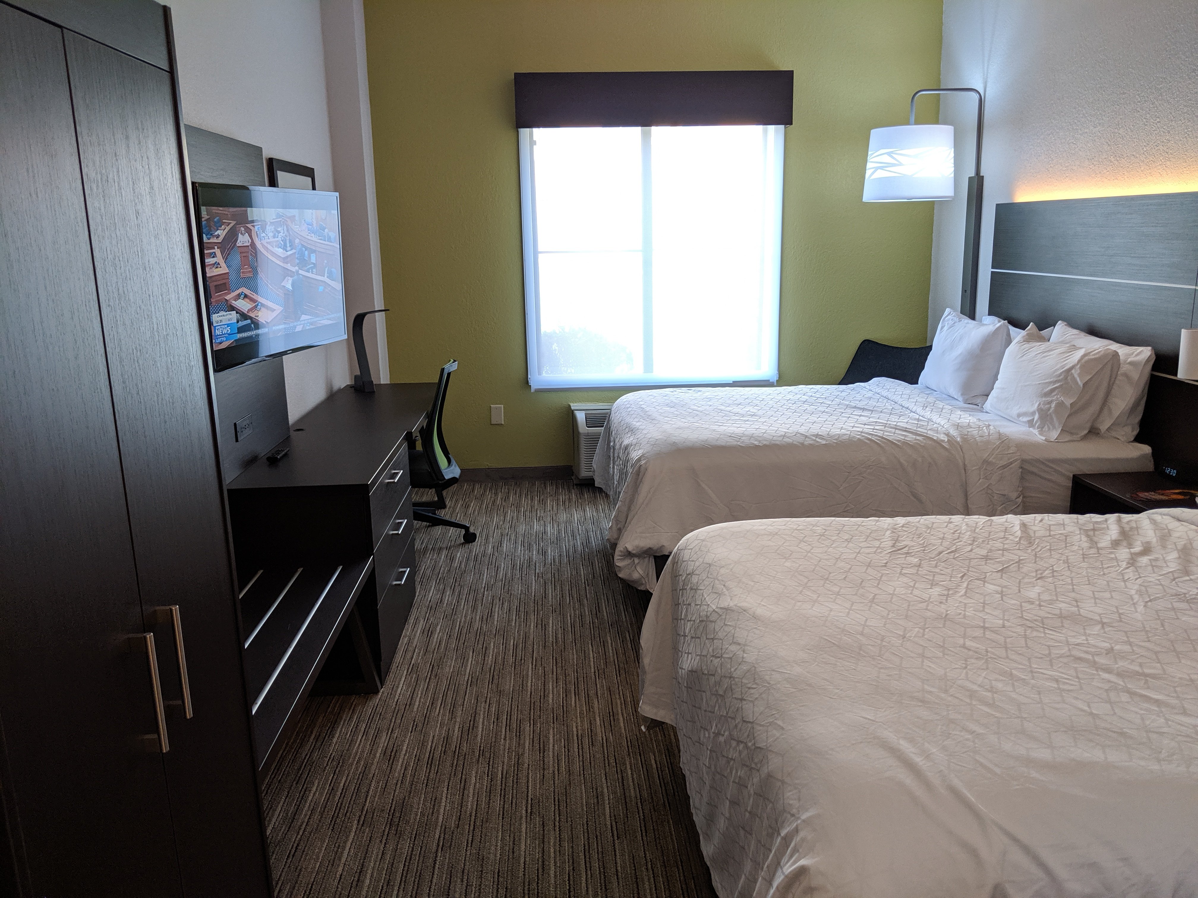 Holiday Inn Express Hotel Suites Charlotte Concord I 85 26/58