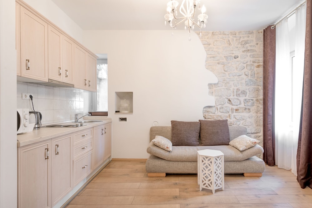 Aurum Templi Suites 44/58