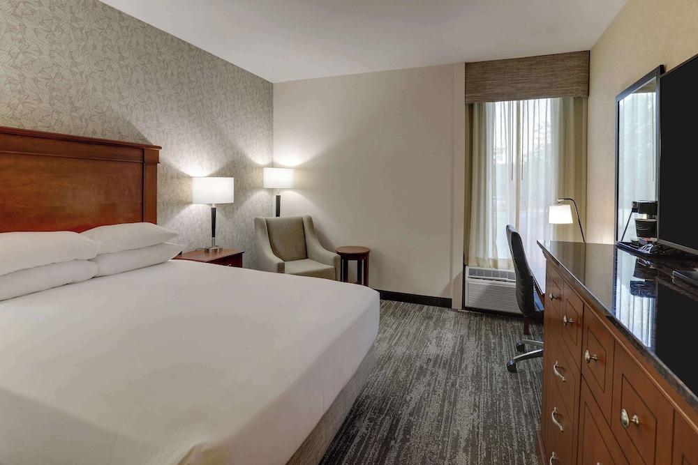 ROOM, QUEEN BED