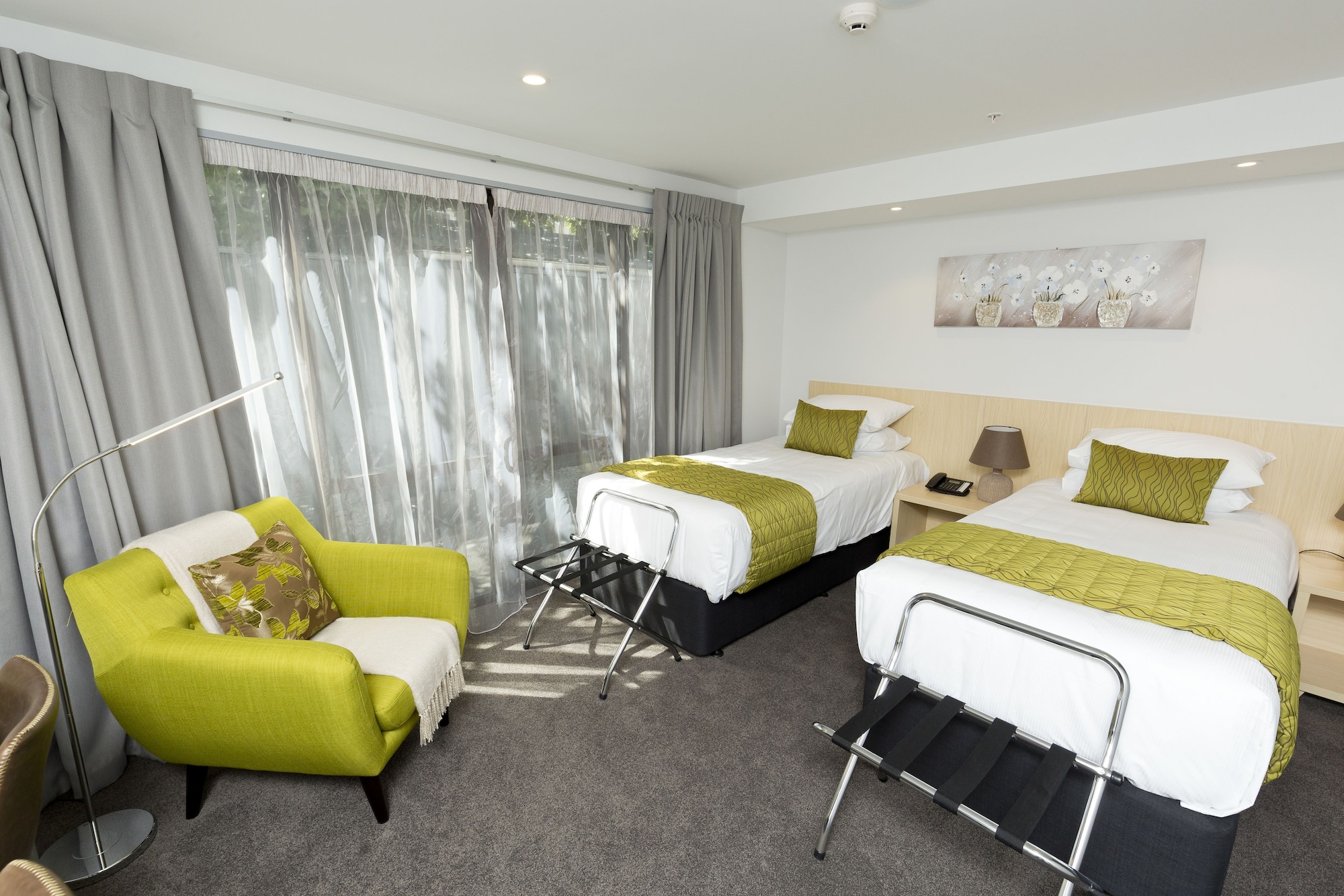 STUDIO, DOUBLE OR TWIN BED