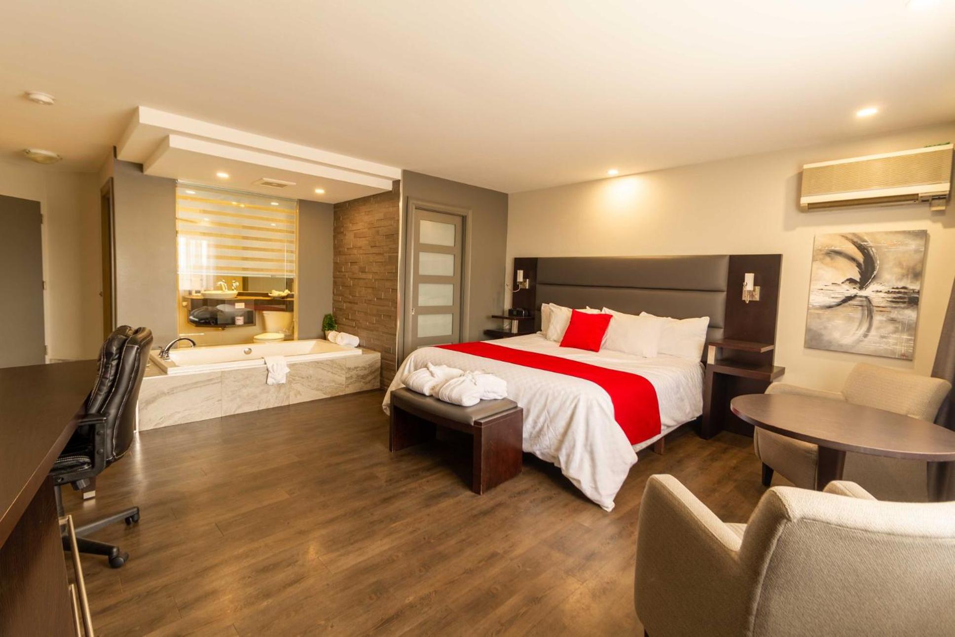 Suite, King Bed, Jetted Tub