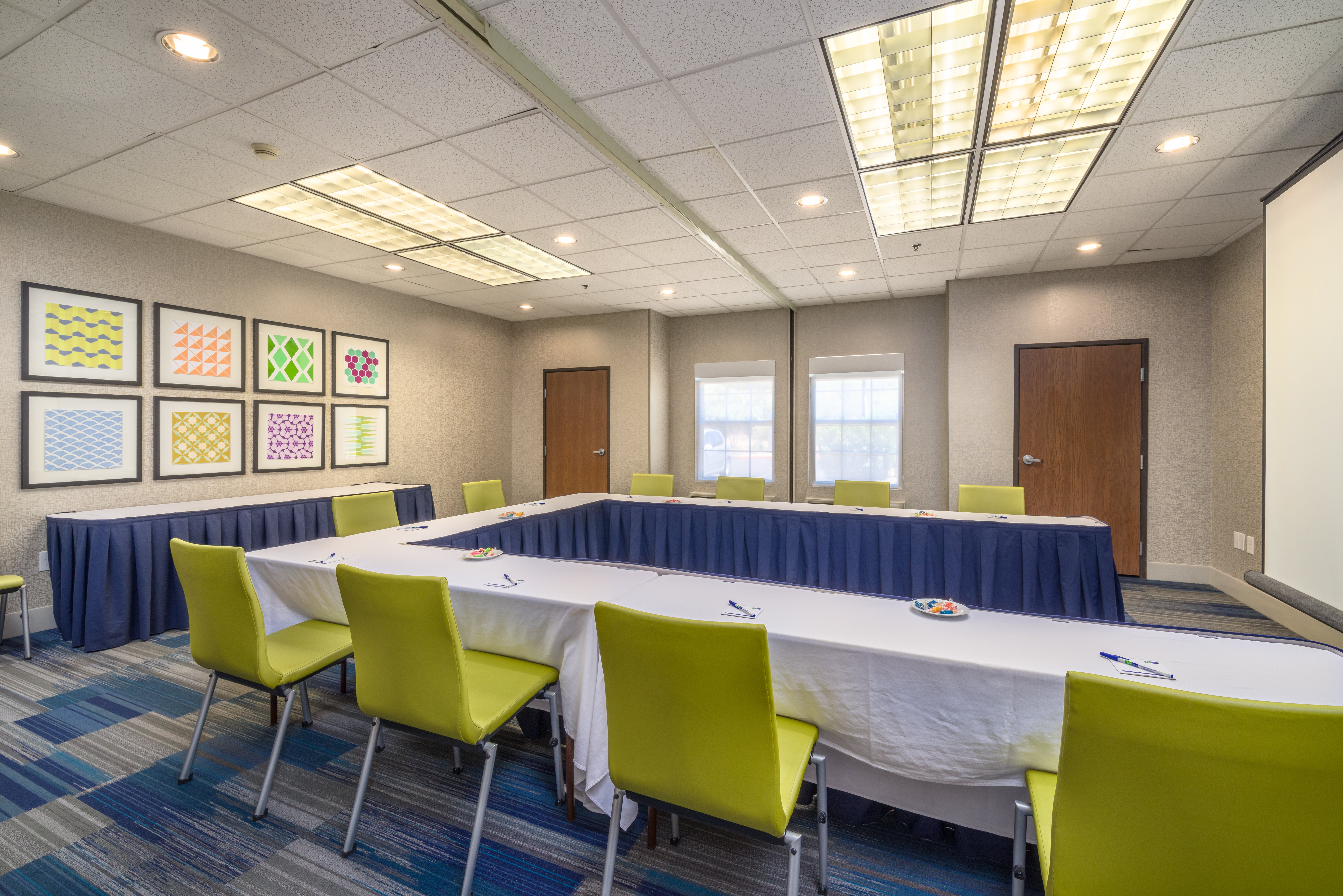 Holiday Inn Express Hotel And Suites Phoenix Airport 51/56