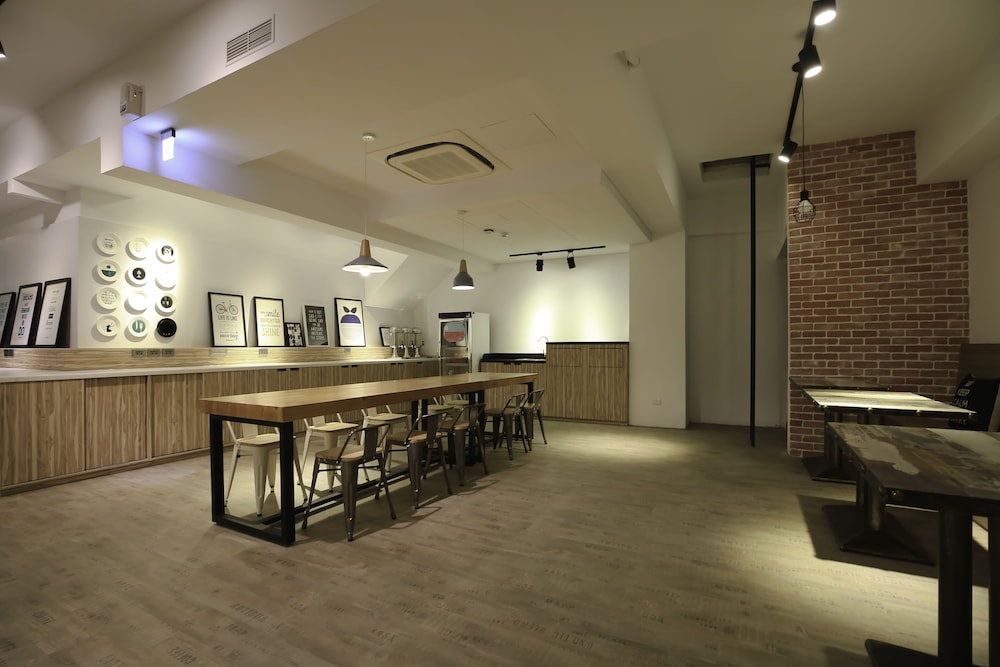 Flyinn Hostel 5/50